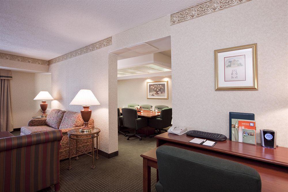 Doubletree By Hilton Cincinnati - Blue Ash Hotel