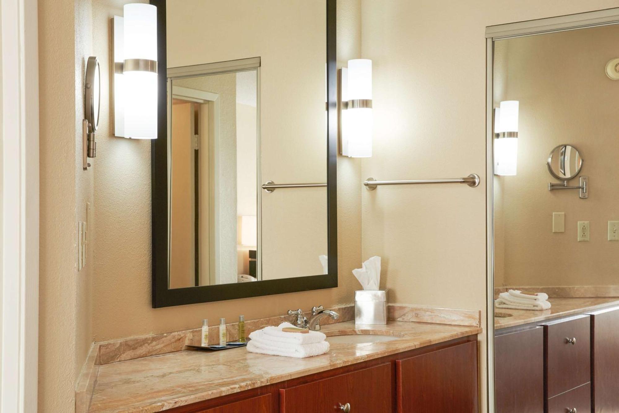 Doubletree By Hilton Cincinnati - Blue Ash 4* Sharonville